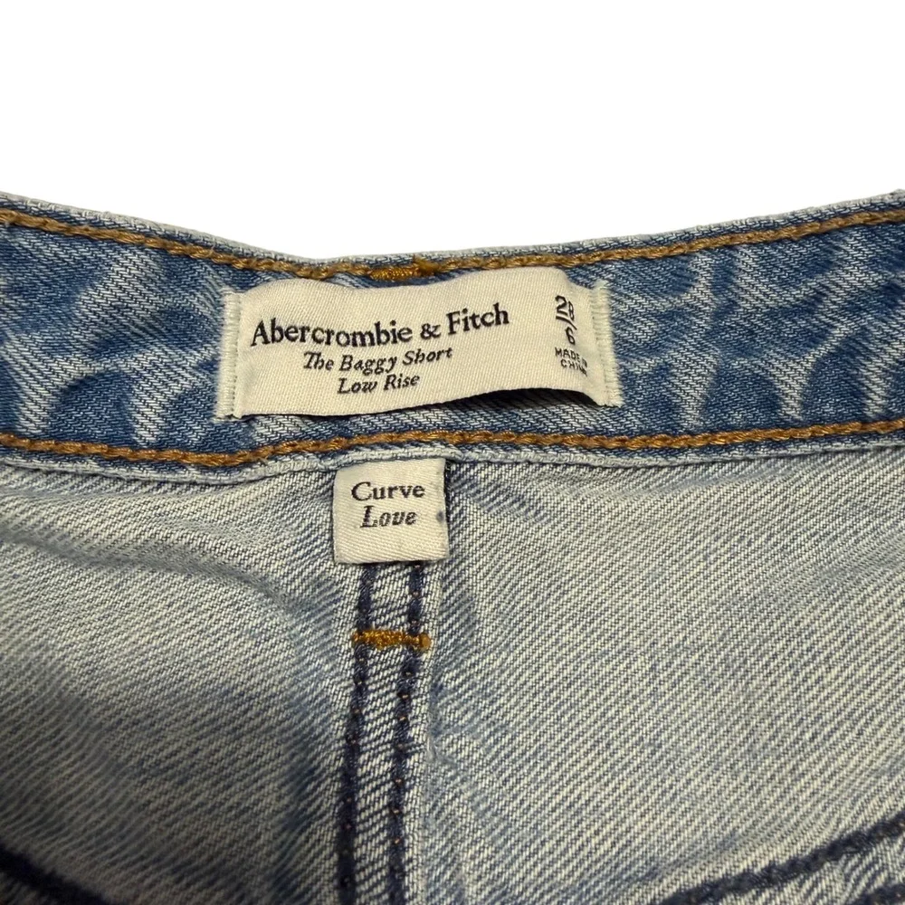 Abercrombie & Fitch Curve Love The Baggy Short Low Rise Distressed Denim 28/6